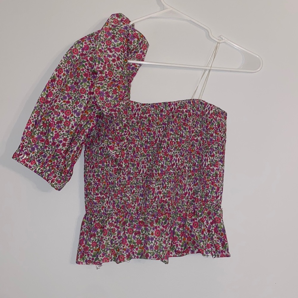 NWT NEVER WORN Floral one sleeve top